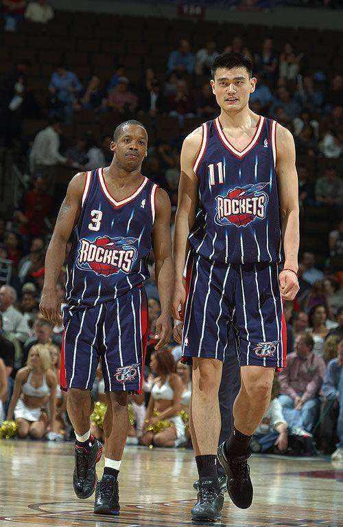 Yao Ming and O'Neal (height comparison between Yao Ming and O'Neal)